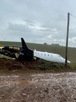 aviao-de-farmaceutica-sai-da-pista-durante-pouso-em-erechim-no-rs